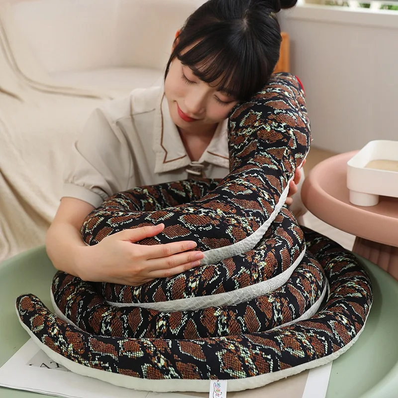 Cojín serpiente de peluche Giant Cobra, largo suave - imagen 5