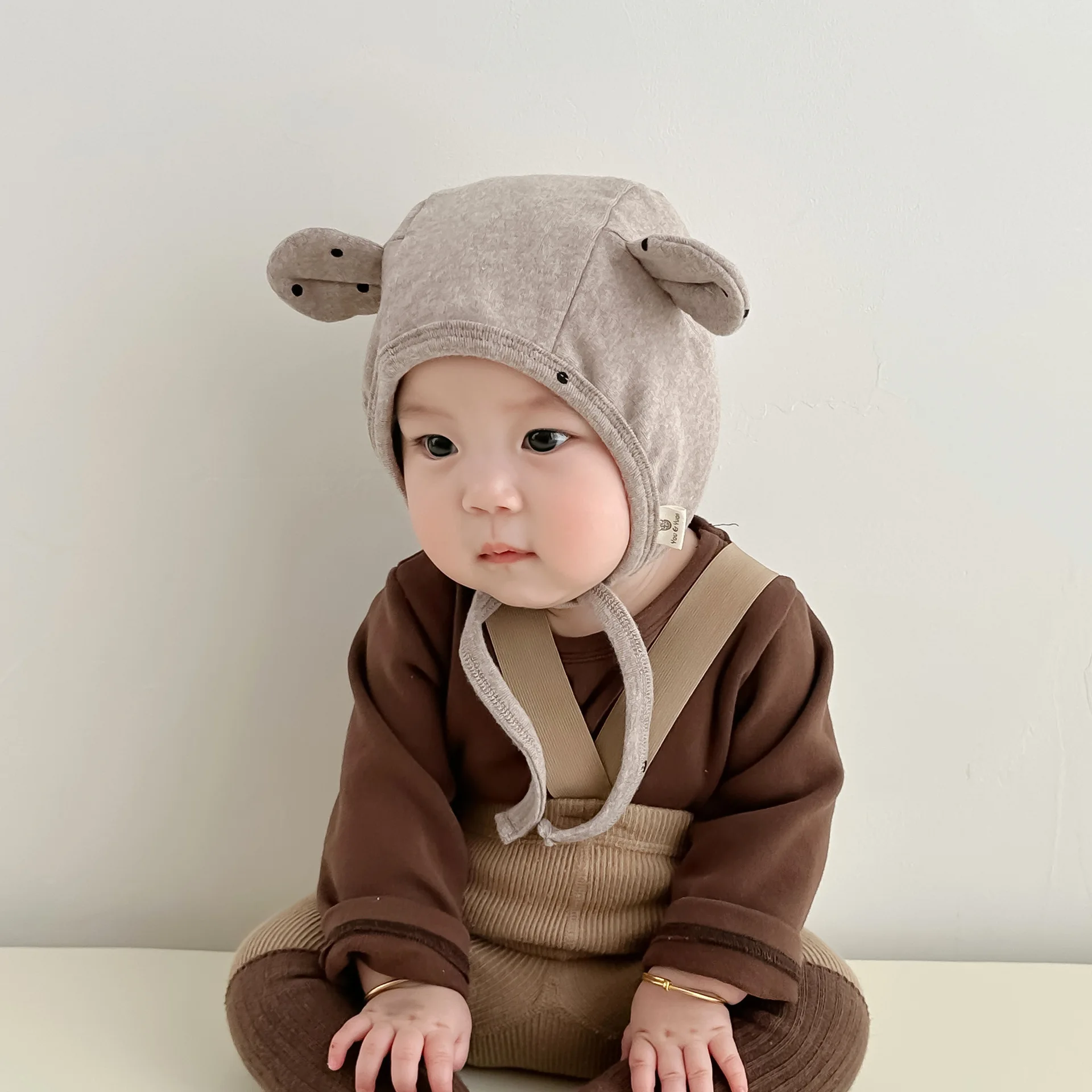 Gorro de bebé puesto