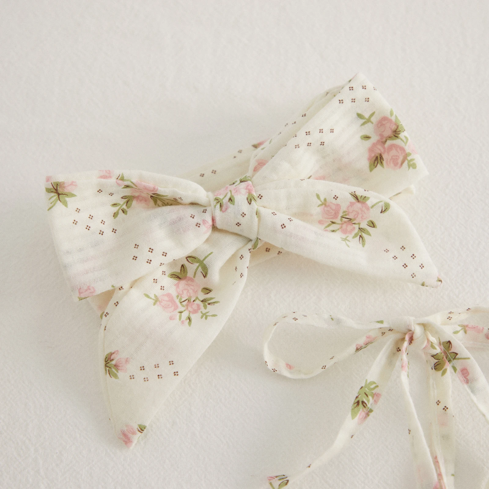 Mono floral de verano para niña sin mangas con volantes y diadema