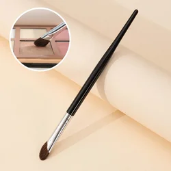 Brocha de maquillaje con cerdas suaves para contorno facial