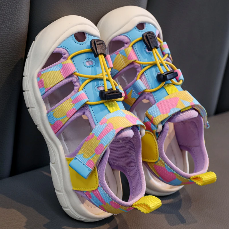 Sandalias deportivas planas con tiras suaves para niños