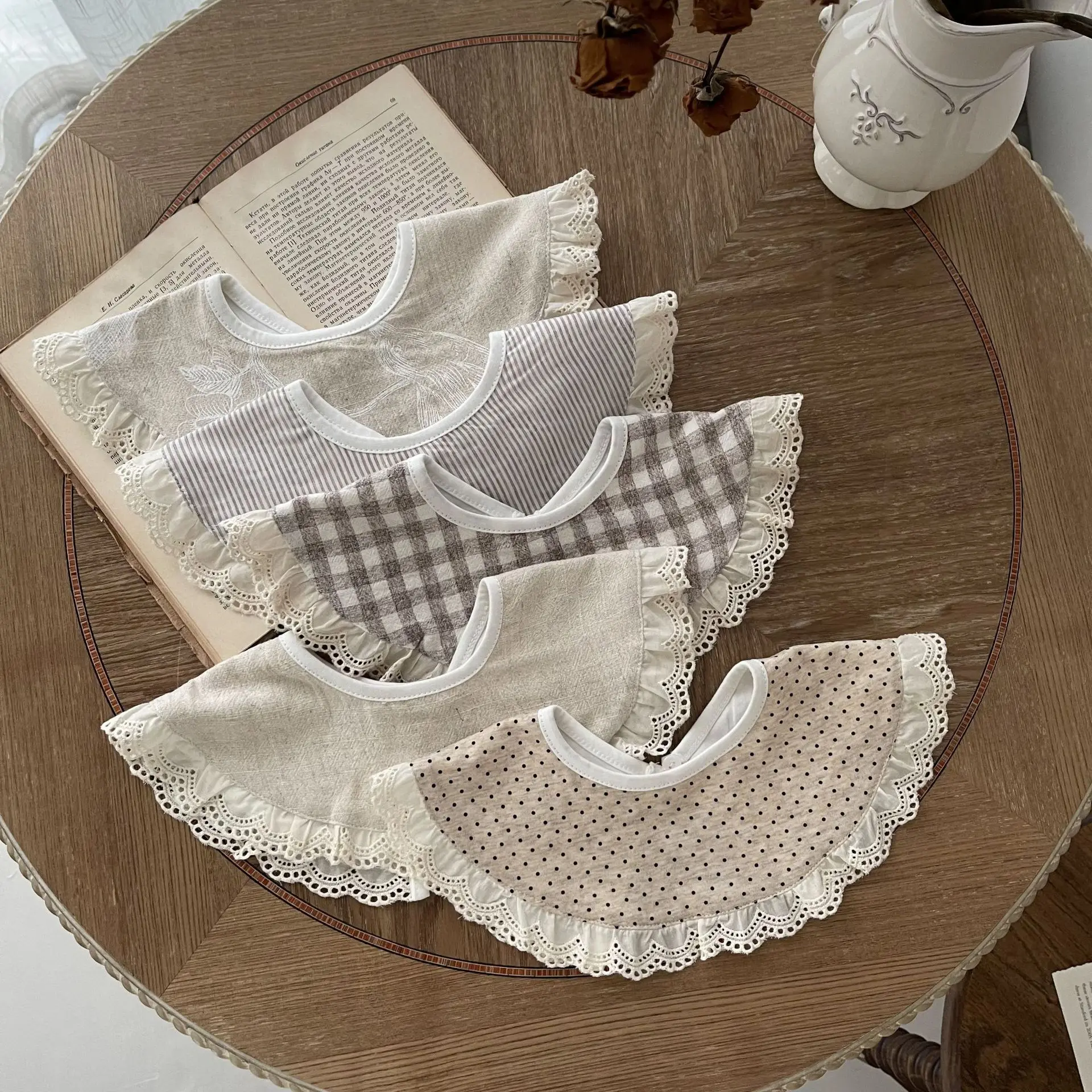 Detalle del tejido de algodón suave y estampado