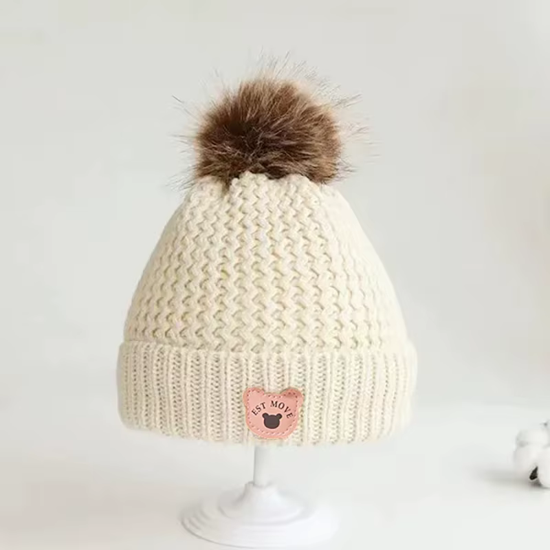 Gorro puesto en bebé, mostrando ajuste