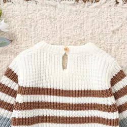Peleles de punto para bebé: moda otoño-invierno con cuello redondo