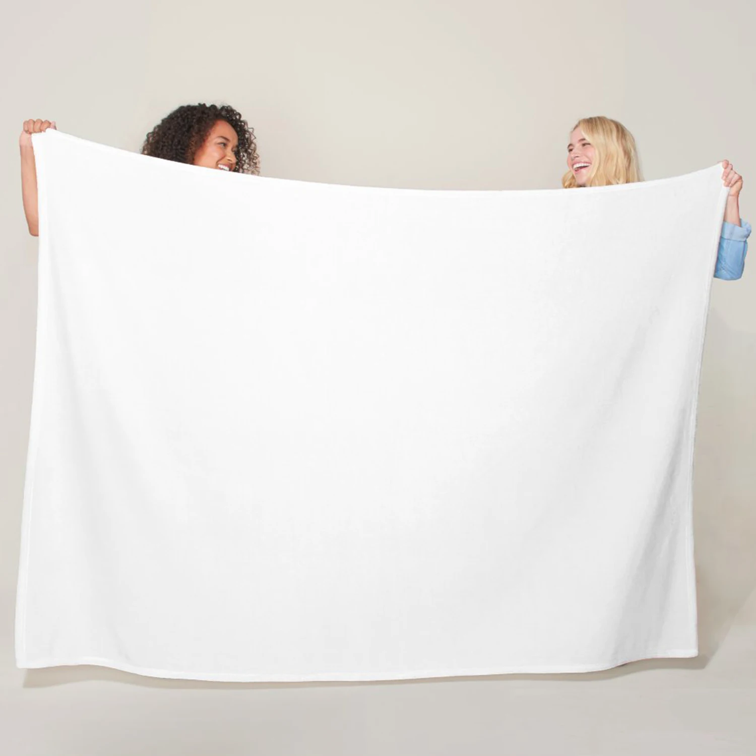 Manta blanca como regalo para bebé