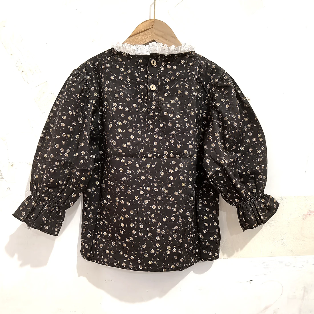 Camiseta manga larga de algodón con volantes florales - imagen 4
