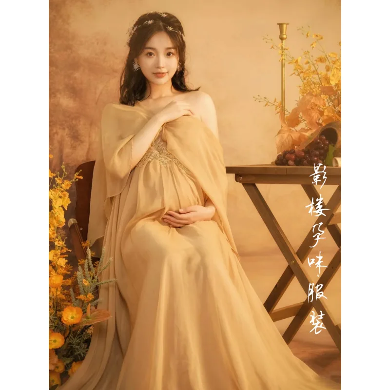 Vestido de maternidad elegante con cuello en V color champán - imagen 2