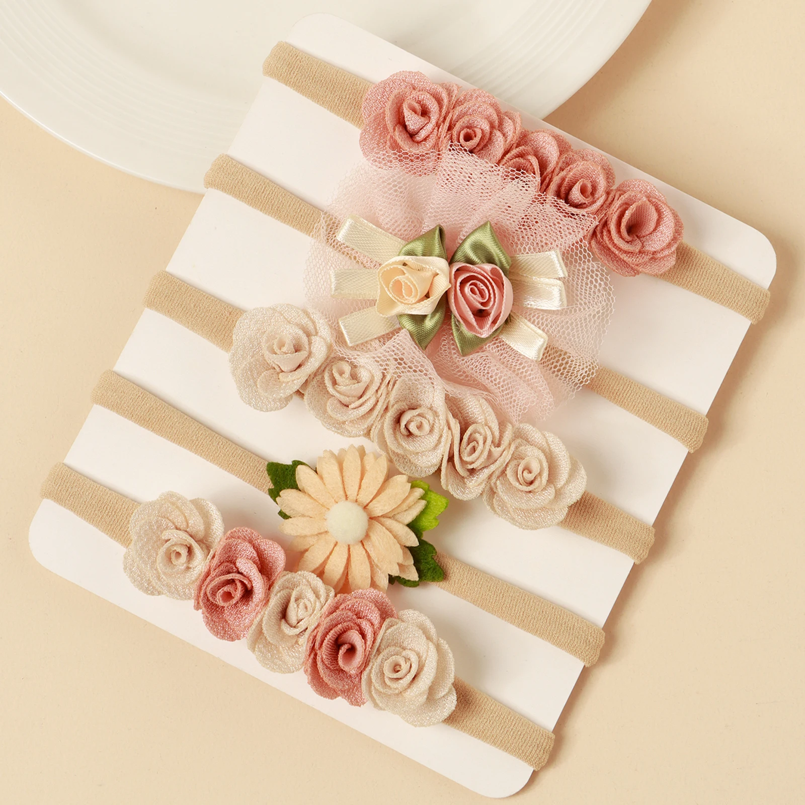 Diadema floral de encaje para bebé recién nacida – Rosa suave