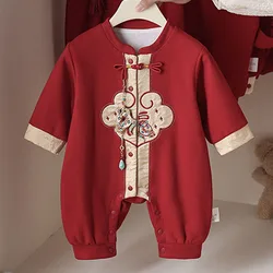 Mono bebé de otoño bordado estilo oriental rojo cálido