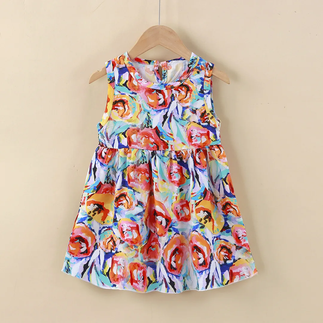Vestido de verano para niña con estampado grafiti sin mangas