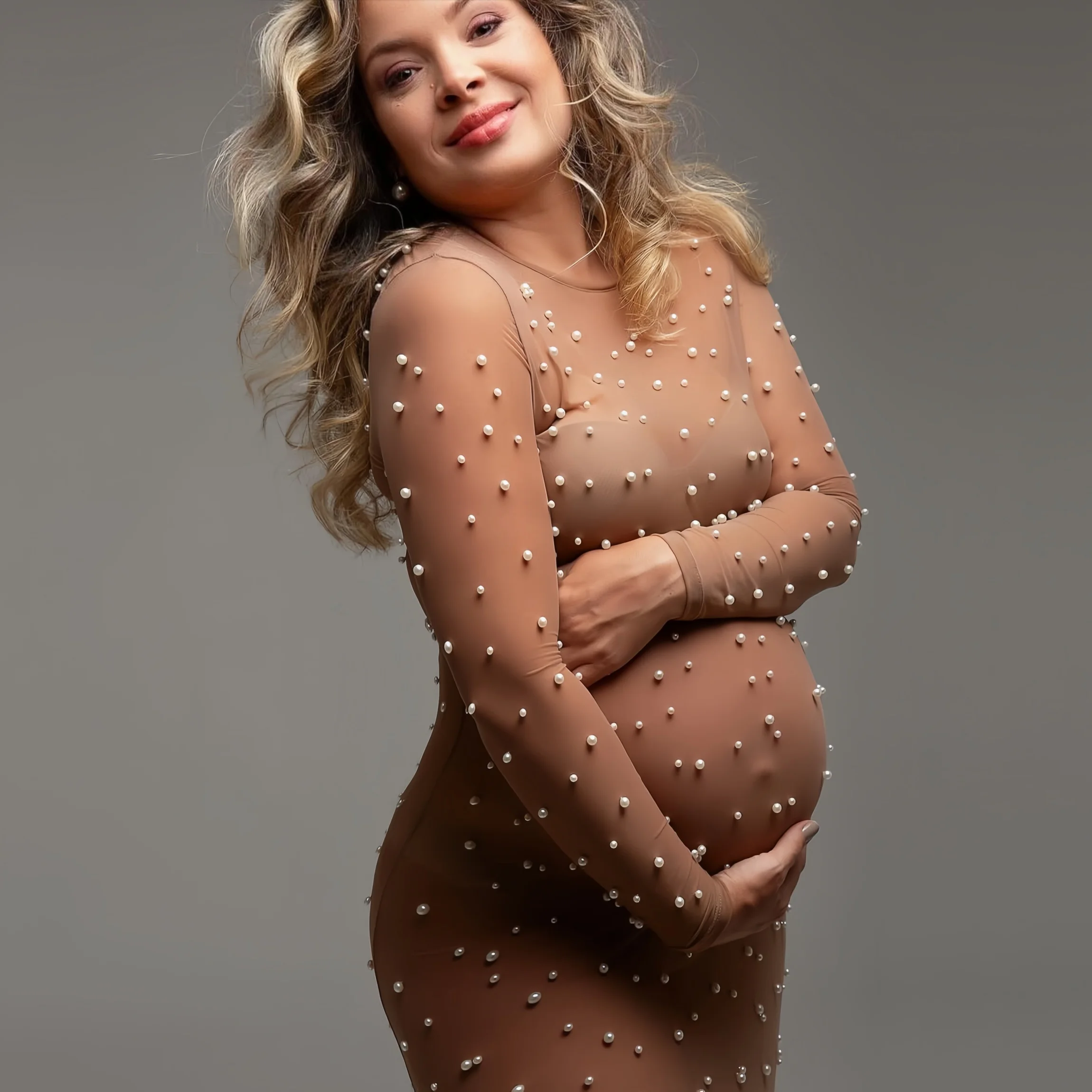 Detalle de tul transparente y caída del vestido para sesiones de maternidad