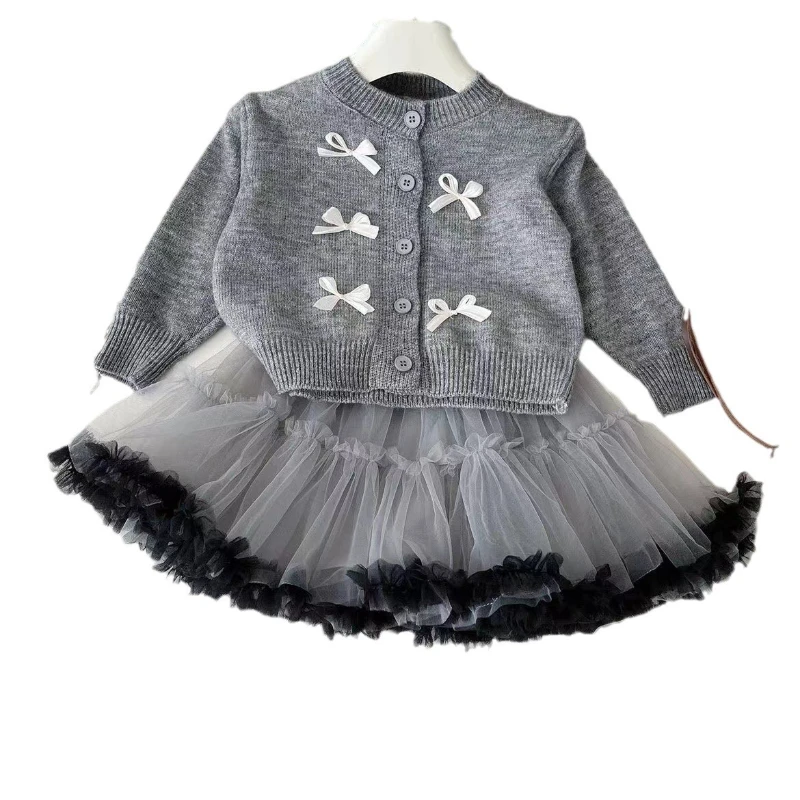 Conjunto de punto para niña con cárdigan y falda de gasa