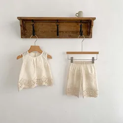 Conjunto de bebé verano: chaleco encaje y pantalón floral bordado