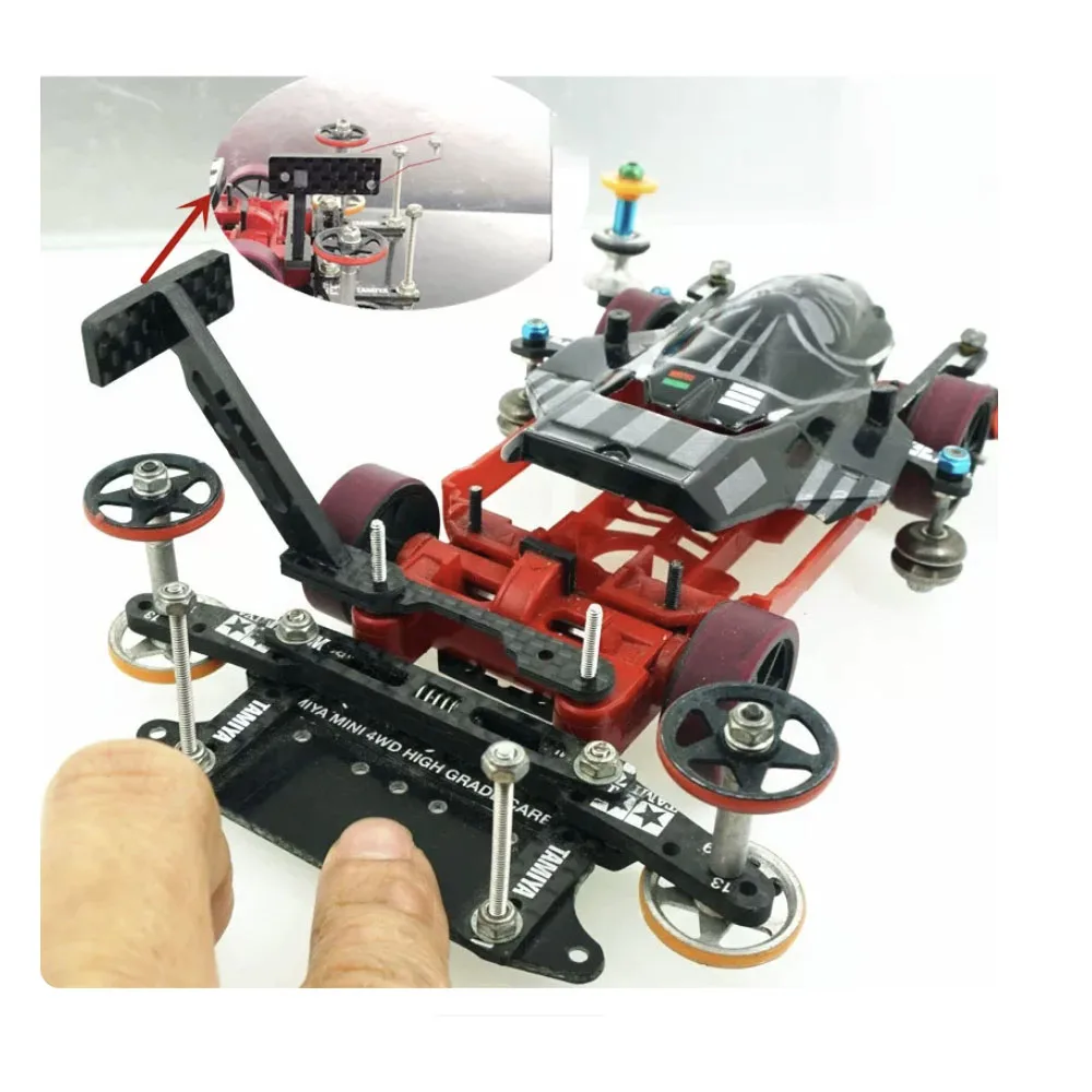 Coche mini 4x4 de carreras con freno lateral en carbono