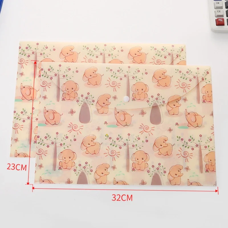 Carpeta escolar infantil de PVC con botón y personajes animados - imagen 4