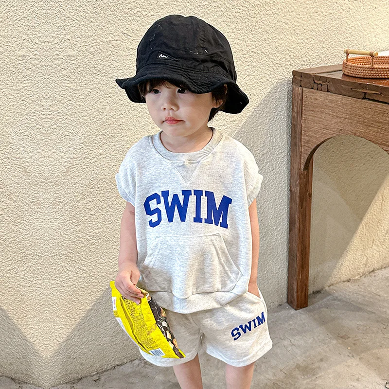 Conjunto deportivo infantil: chaleco y shorts con estampado - imagen 4