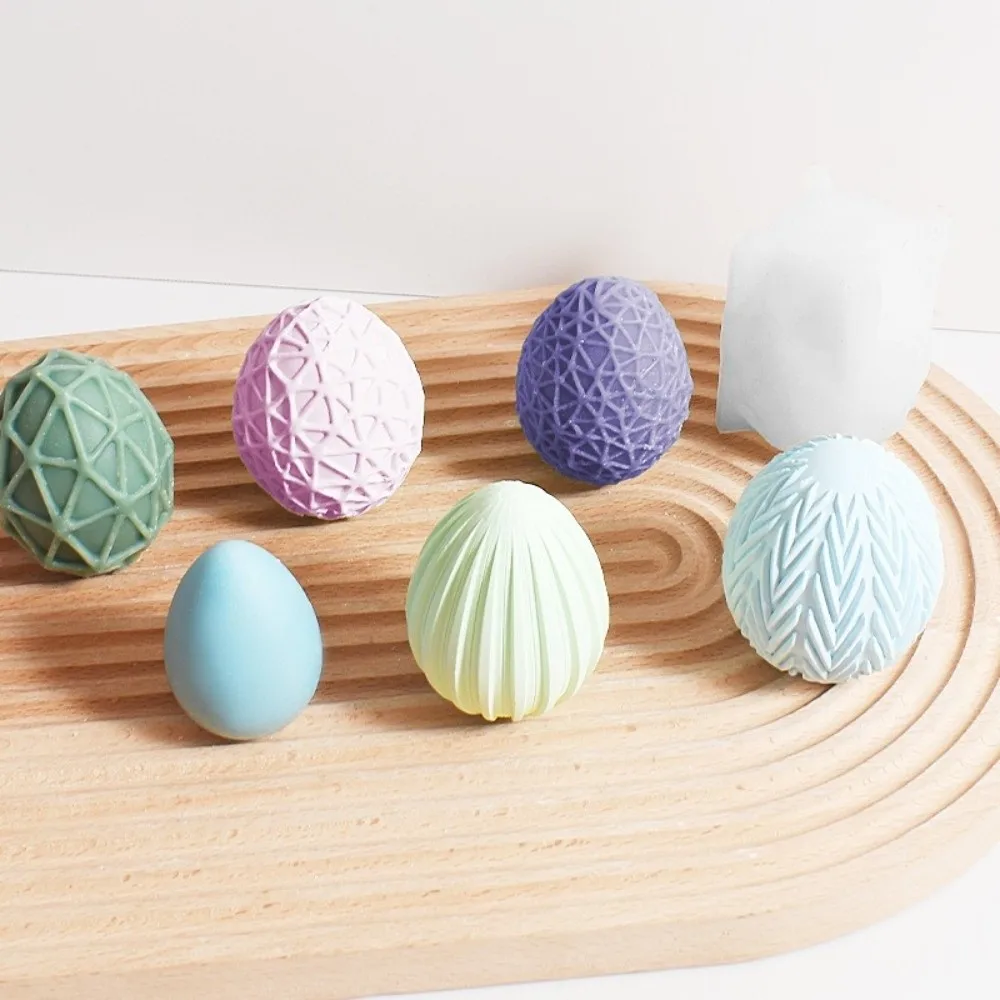 Huevos con rayas geométricas listos