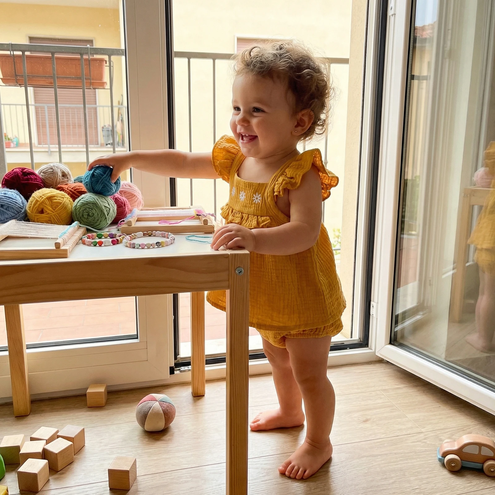 Conjunto de verano para niña pequeña: top y pantalón corto bordado - imagen 3