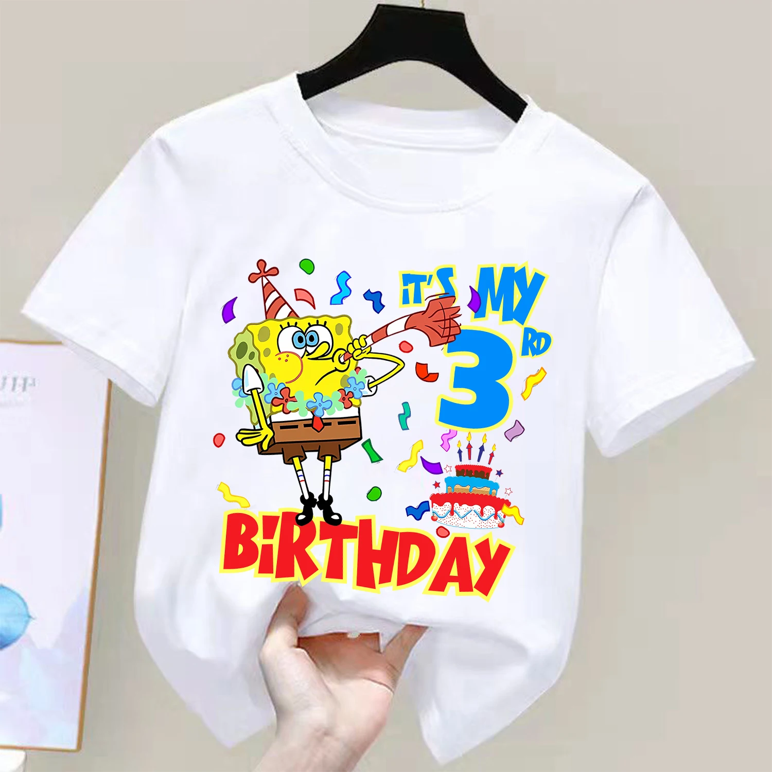 Camiseta en percha