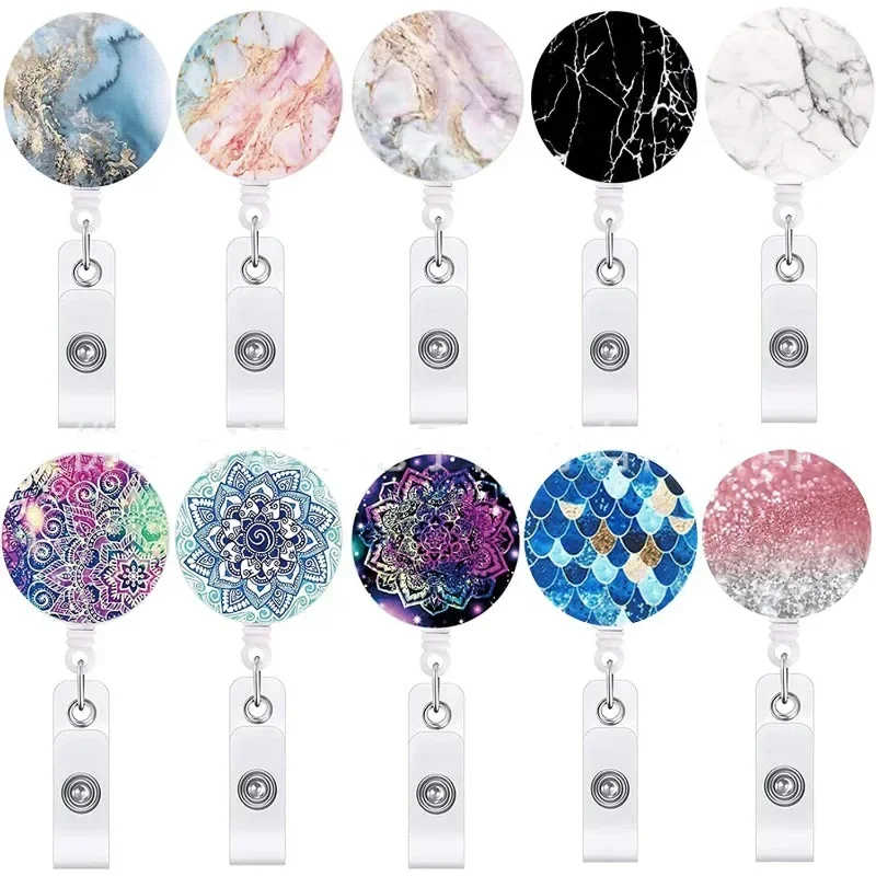 Soporte retráctil para insignia con clip de carrete estampado mármol