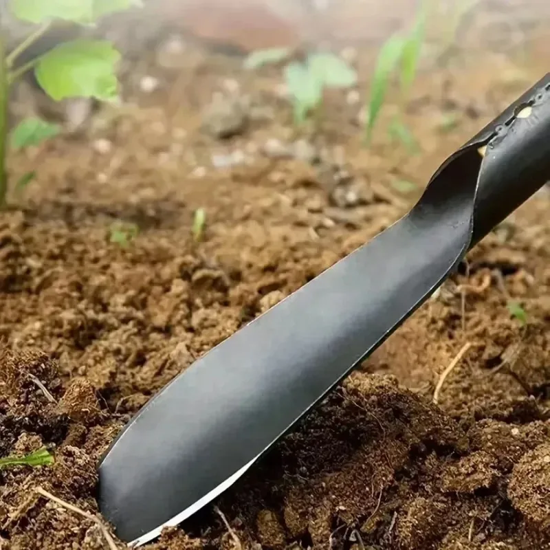 Azada de hierro resistente para plantar y desmalezar en el huerto - imagen 3