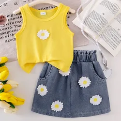 Conjunto de verano para niña sin mangas con flores y bermudas vaqueras