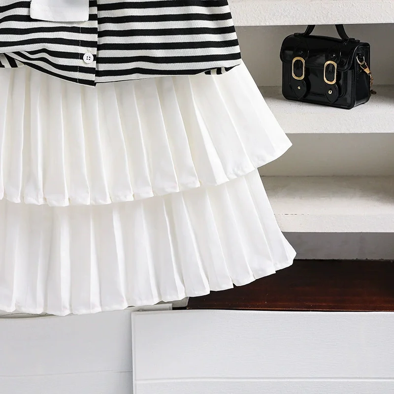 Conjunto de niña de verano con top a rayas y falda escalonada - imagen 5
