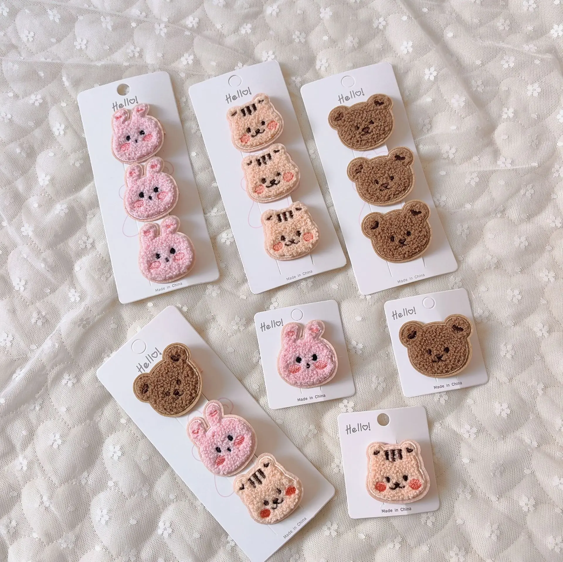 Clip de oso en tonos rosa y blanco