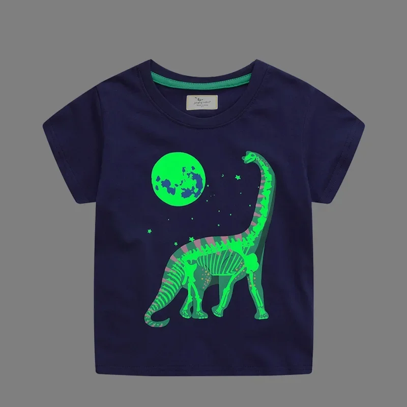 Camiseta de dinosaurio vista frontal con diseño luminoso