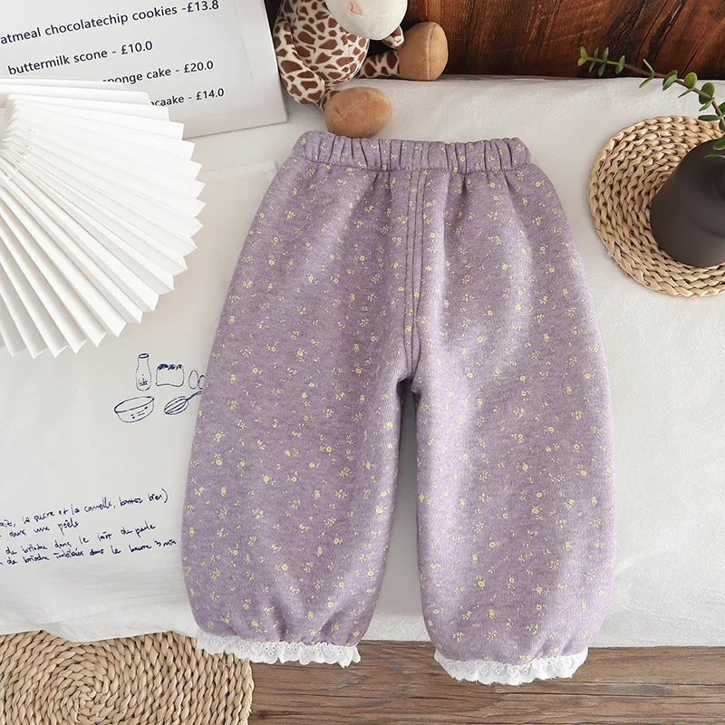 Detalle del estilo coreano con floral vintage