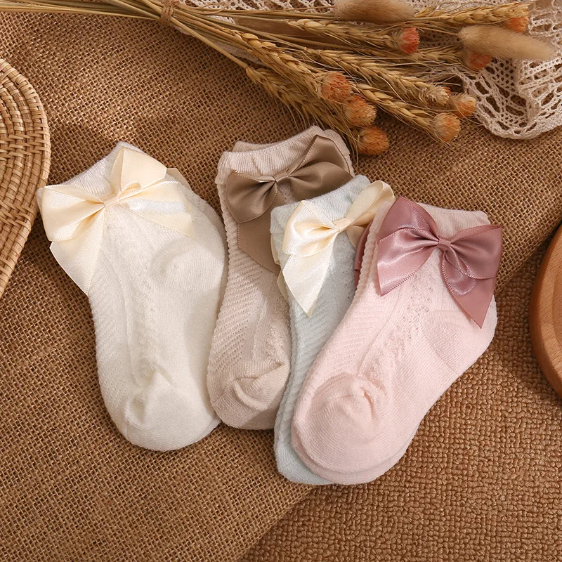 Calcetines a rayas para bebé niña