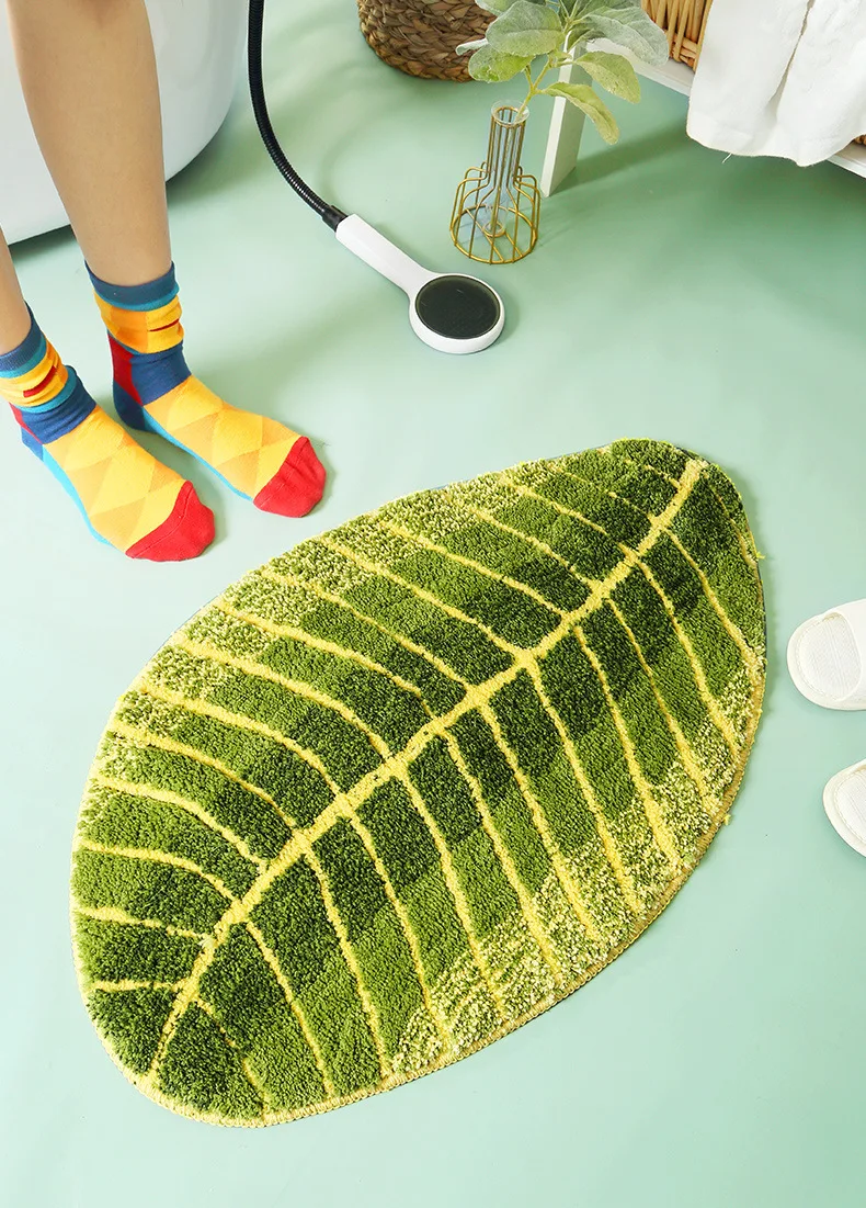 Alfombra de piso con forma de hoja en color verde, textura suave