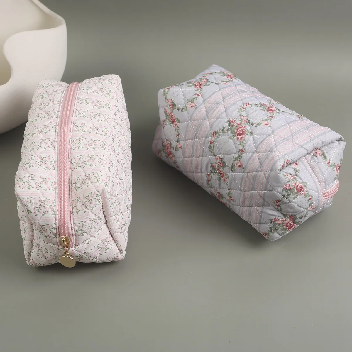 Bolsa de cosméticos viaje acolchada con flores – Estética - imagen 3
