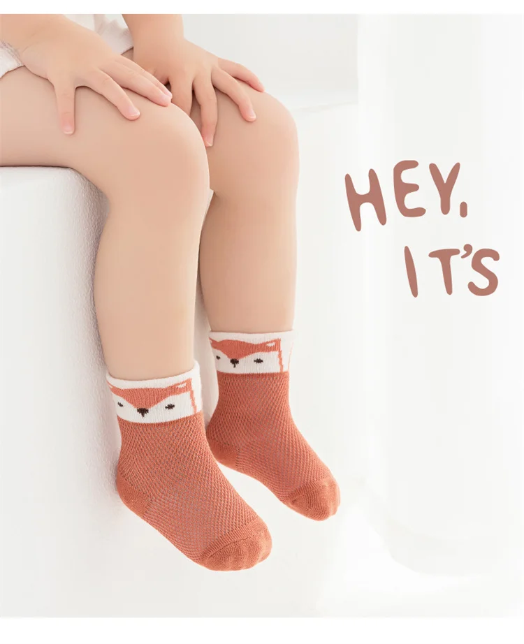 Estampados de verano en calcetines infantiles