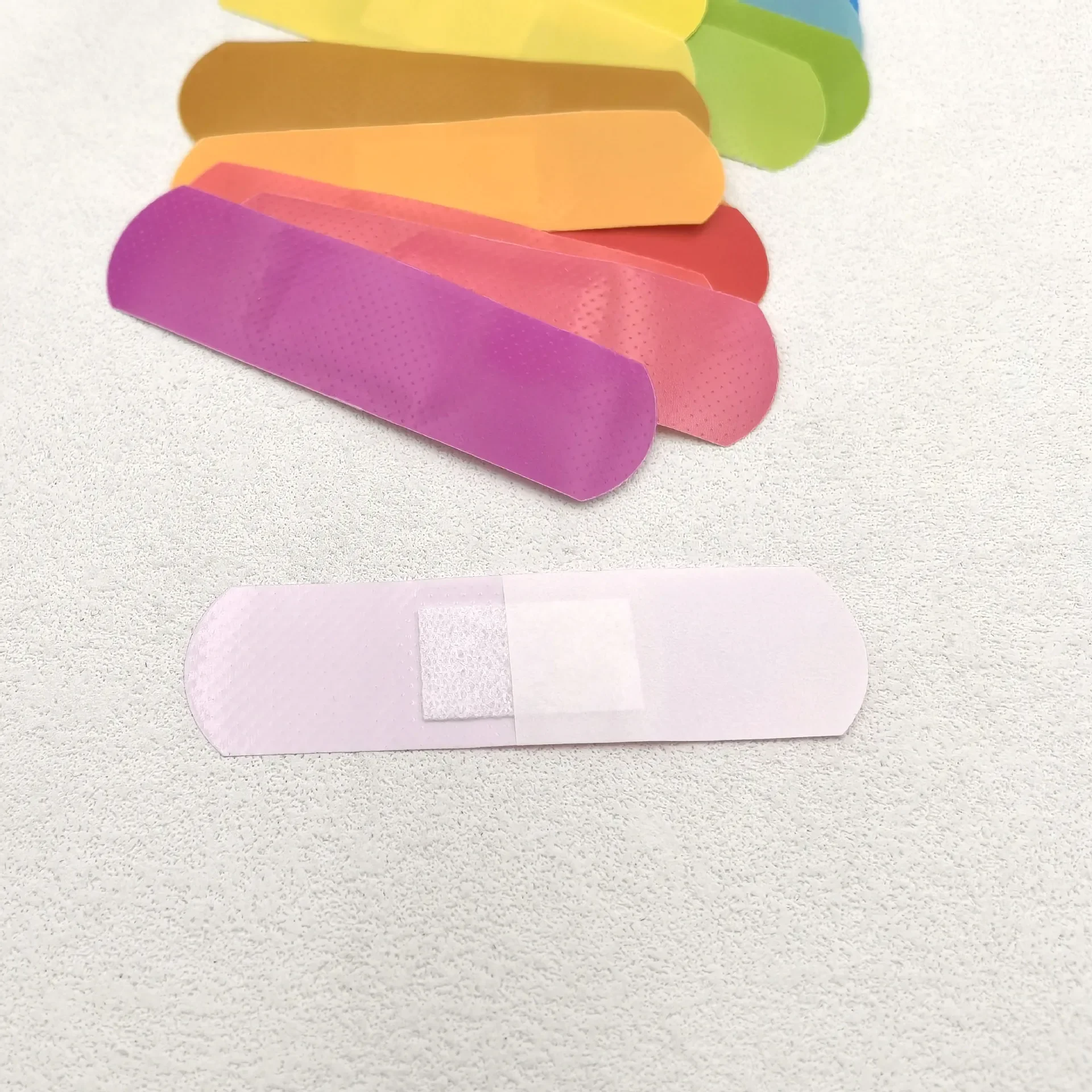Tiritas infantiles adhesivas de colores – Para heridas y cortes - imagen 3