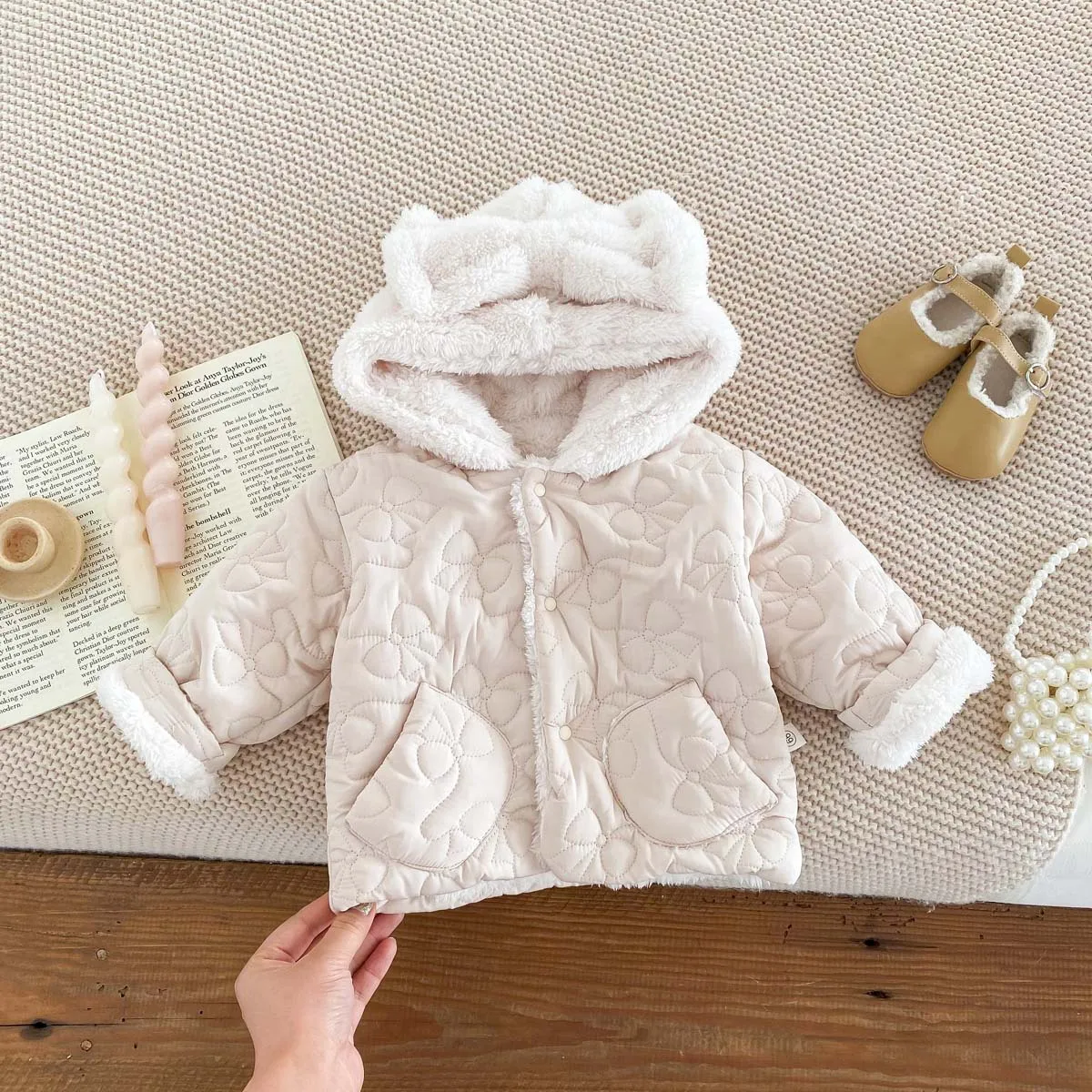 Chaqueta acolchada infantil con capucha y forro polar - imagen 3