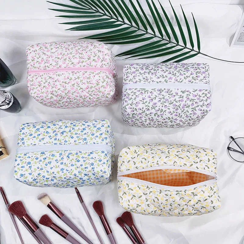 Bolsa de cosméticos acolchada floral para viaje con organizador - imagen 5