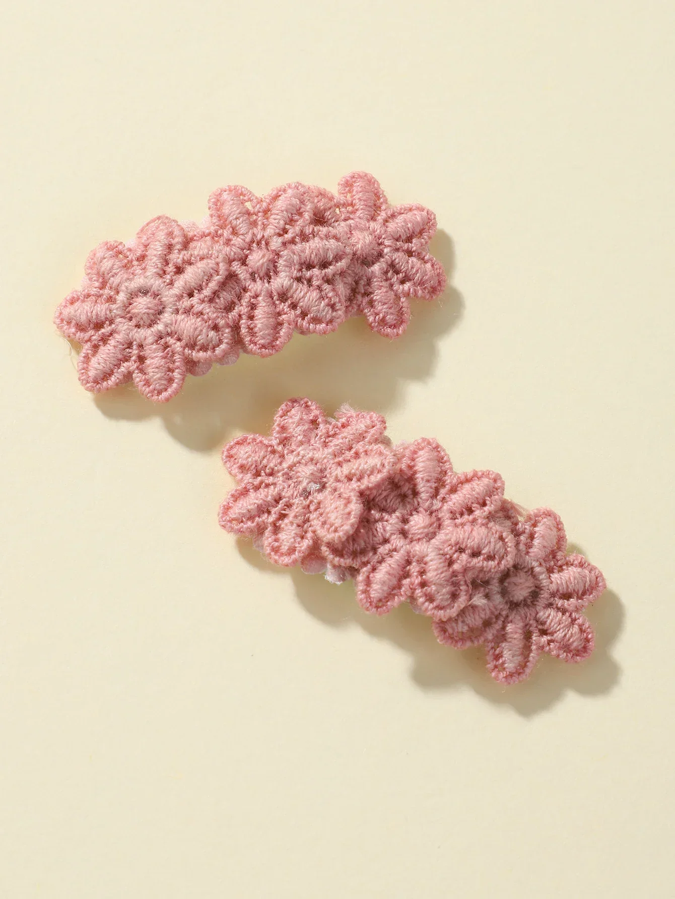 Pinzas para el cabello infantiles con flores de tela hechas a mano - imagen 4