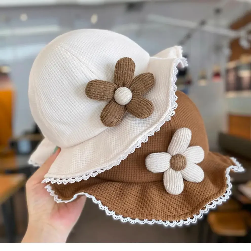 Sombrero de cubo floral visto de frente