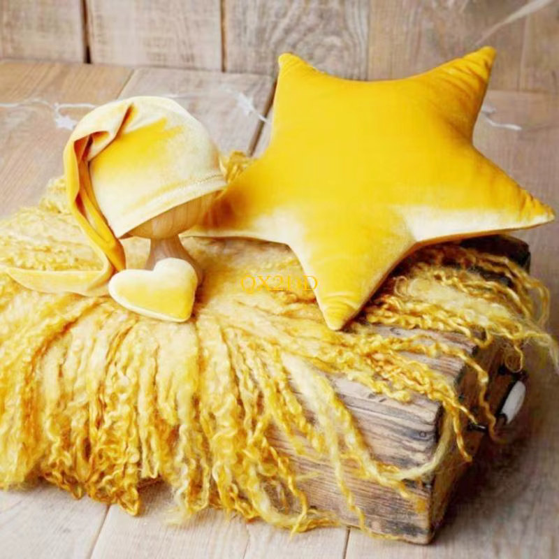 Gorro puesto en un bebé durmiendo