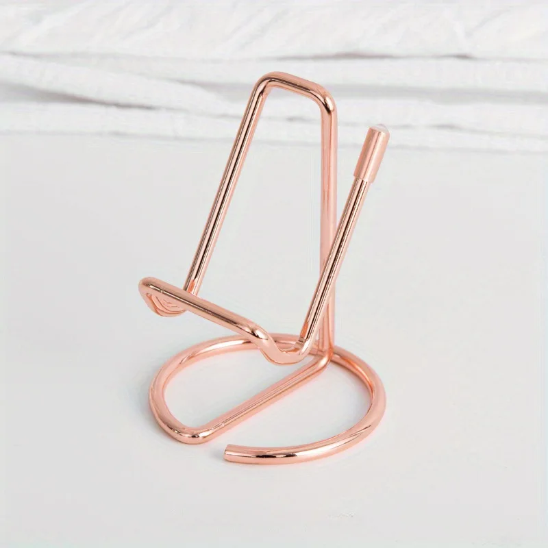 Soporte de metal para tablet en color rosa y dorado