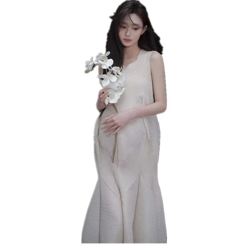 Vestido premamá blanco elegante para sesión de fotos - imagen 5