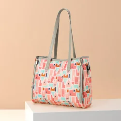 Bolsa de pañales con varios compartimentos y correa ancha