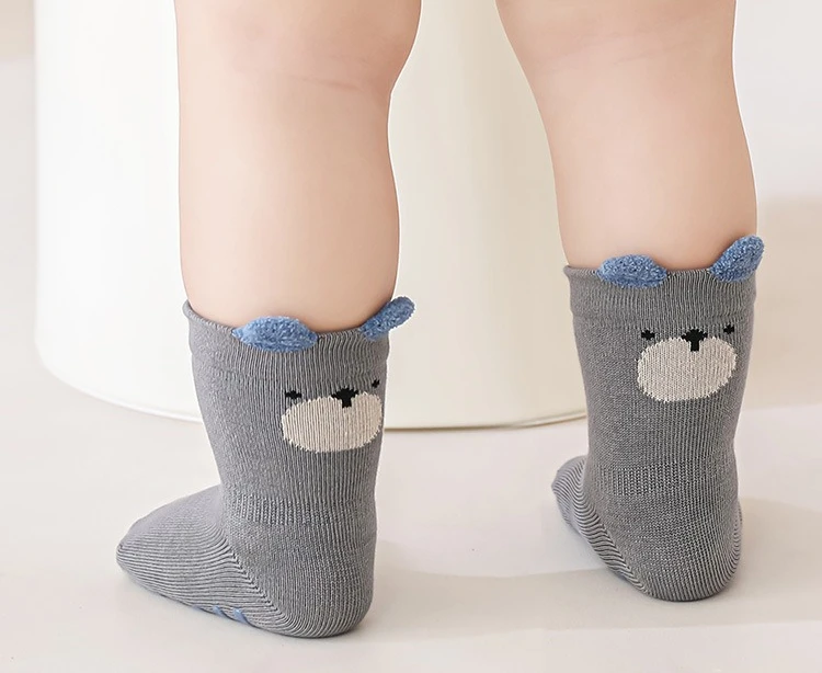 Calcetines con dibujos animados y agarre antideslizante