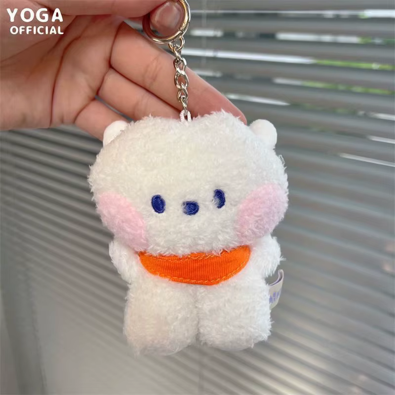 Detalle del peluche mostrando el acabado suave y las costuras del personaje RJ