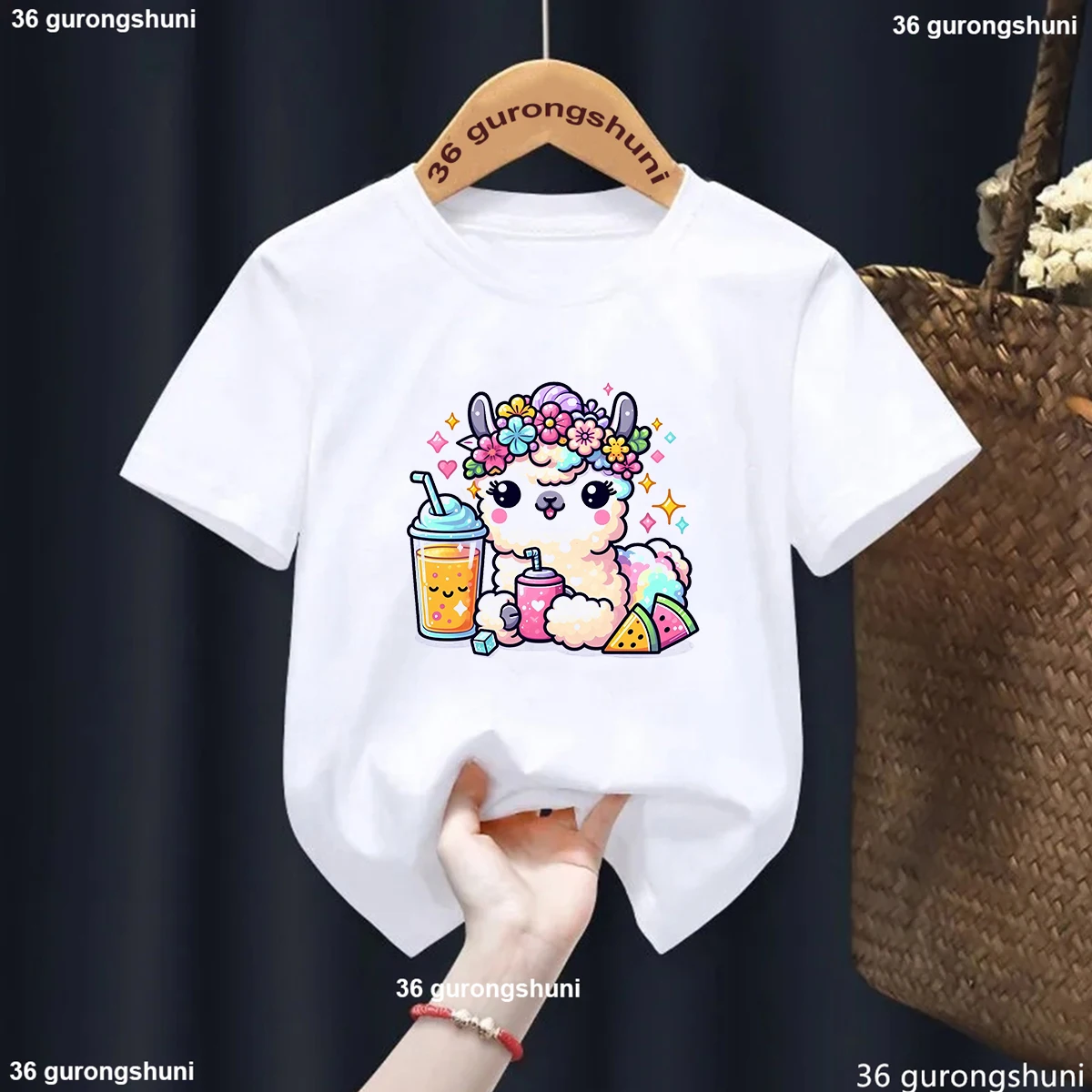 Camiseta infantil verano con estampado de frutas y llama
