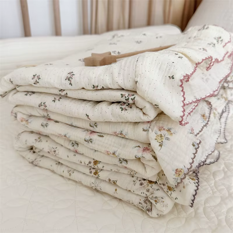 Funda de almohada con bordado sutil