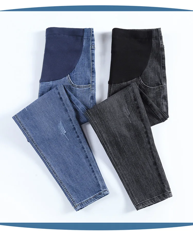 Detalle de la cintura alta de los pantalones de maternidad