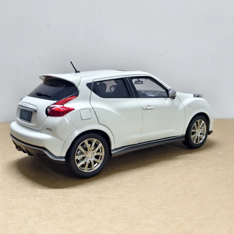 Base del modelo y detalles inferiores
