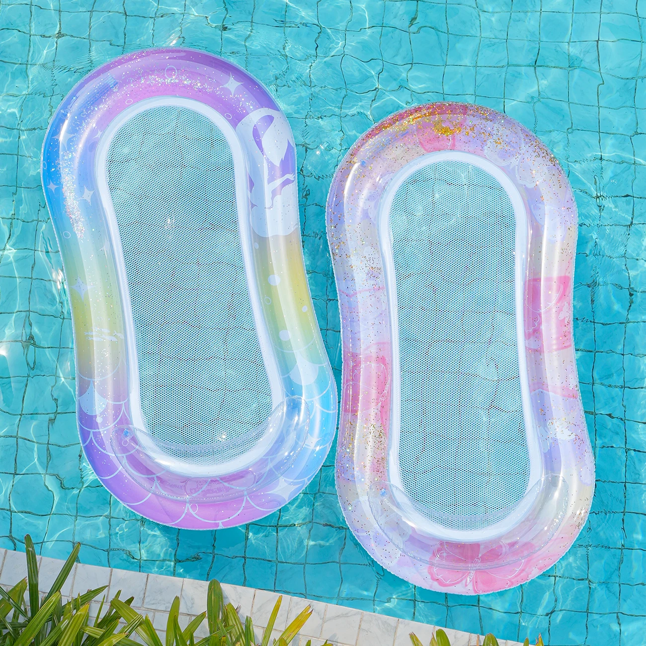 Hamaca hinchable de colores para relajación acuática de verano - imagen 2